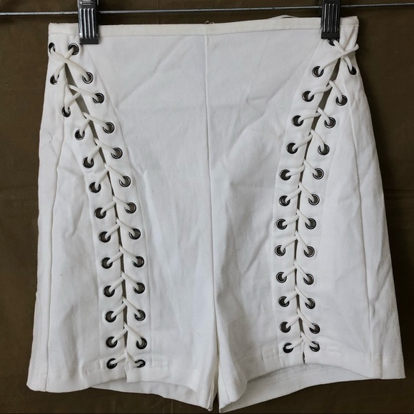 White shorts - Picture 1 of 2
